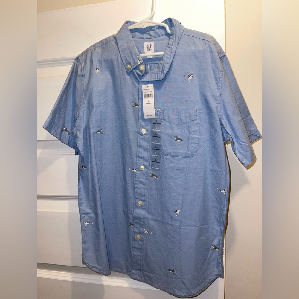 NWT. Boys GAP shirt.    EUC. Boys GAP shirt